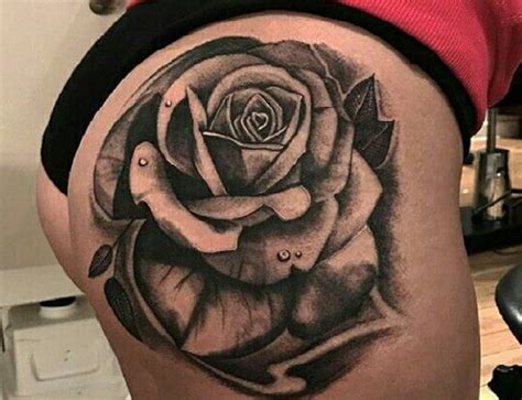 tatuajes de nalga de mujer|Tatuajes en la nalga